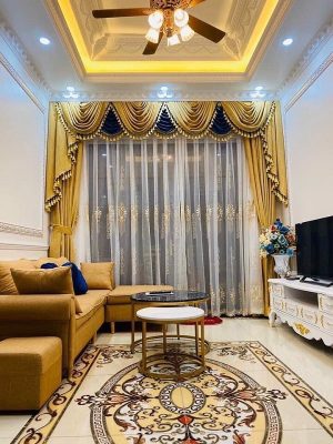 Rèm nữ hoàng cổ điển màu vàng